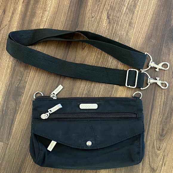 Baggallini Plaza Mini Black Double Zipper Bag - Picture 1 of 2